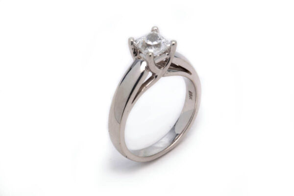 18kt White Gold Engagement Ring