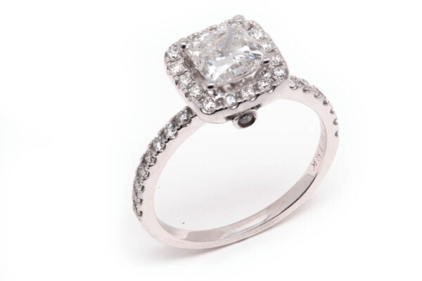 18kt White Gold Engagement Ring
