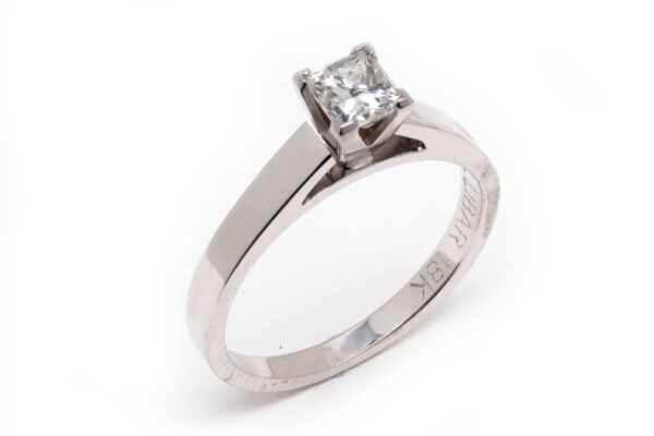 18kt White Gold Engagement Ring